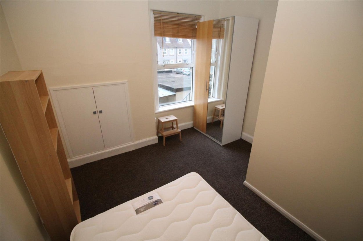 Room Henderson Road in Bristol