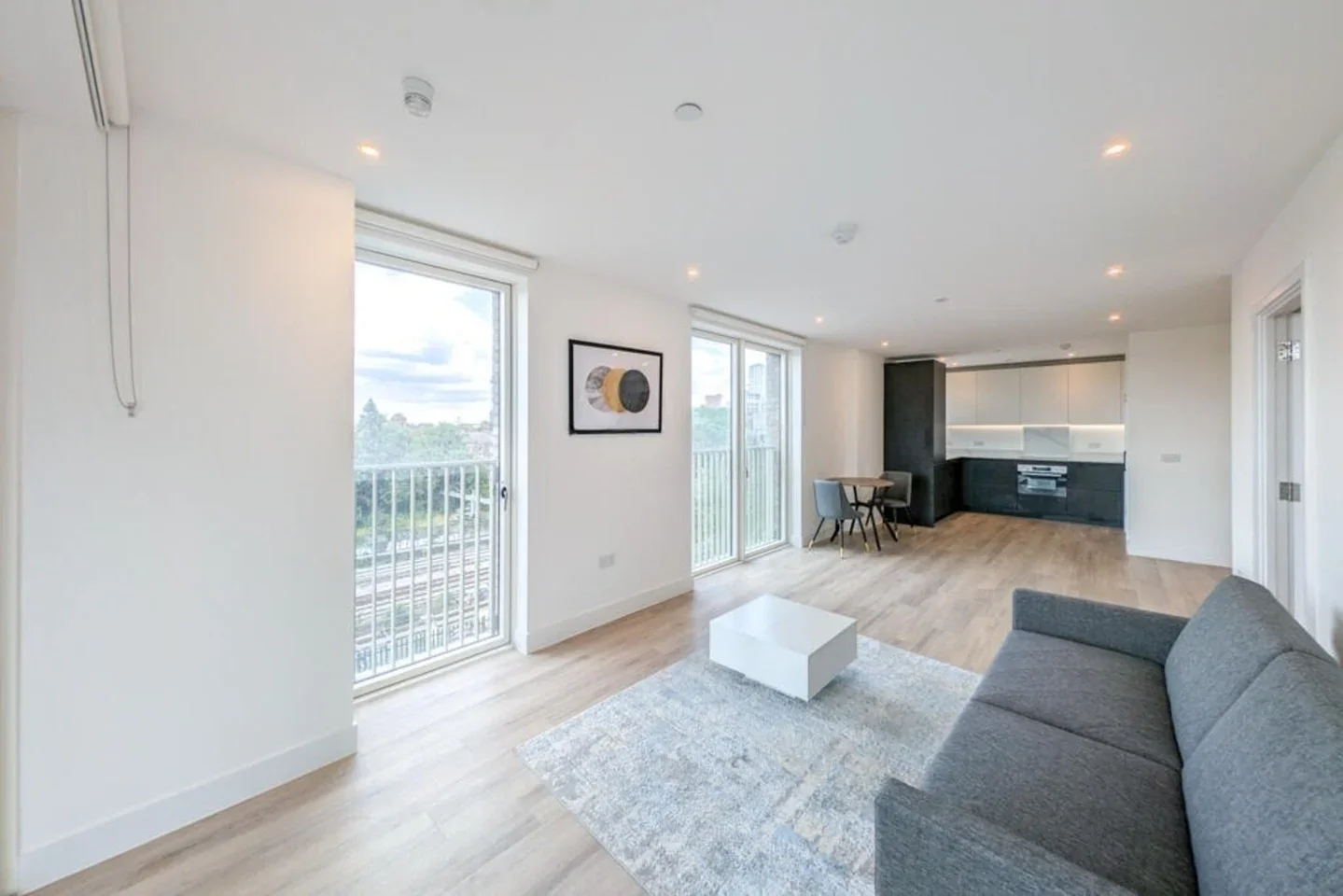 Flat Friary Road in Greater London