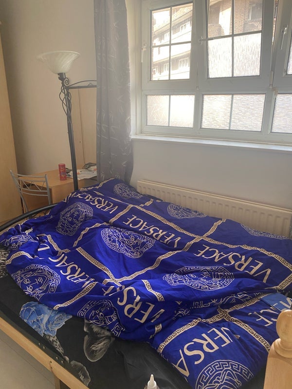 Room County Street in Greater London