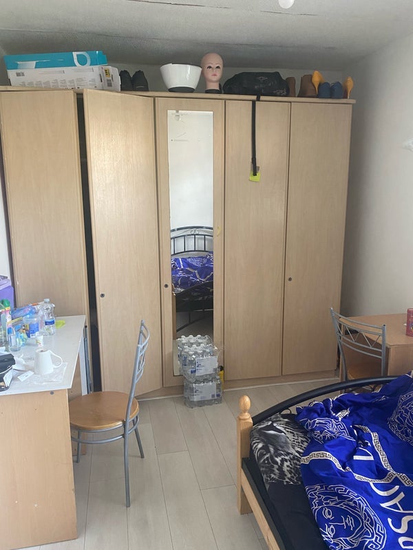 Room County Street in Greater London