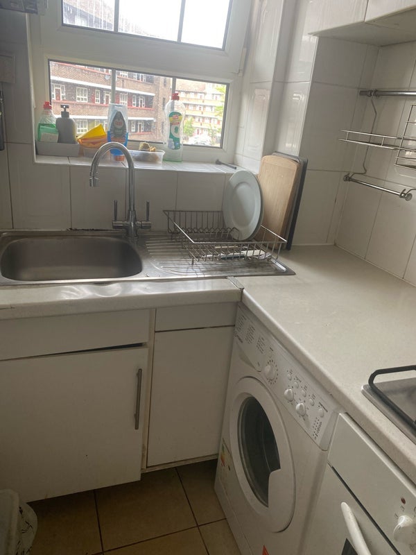 Room County Street in Greater London