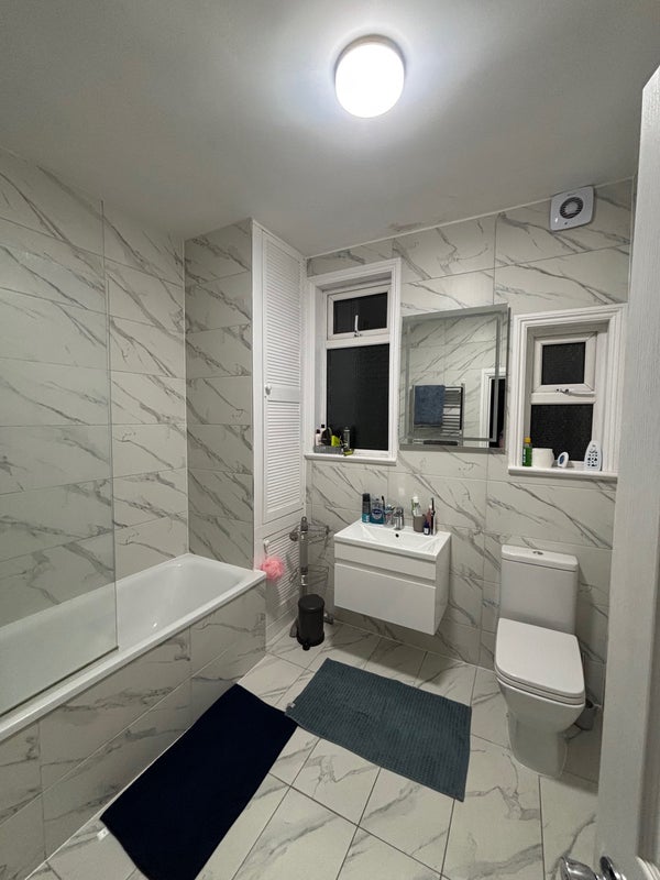 Room Fircroft Road in Greater London