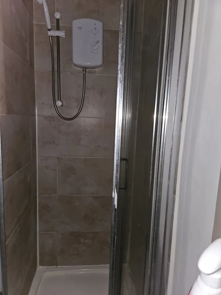 Flat Spring Close in Greater London