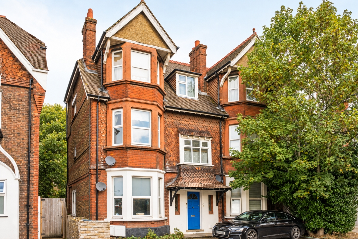 Flat Upton Road in Watford