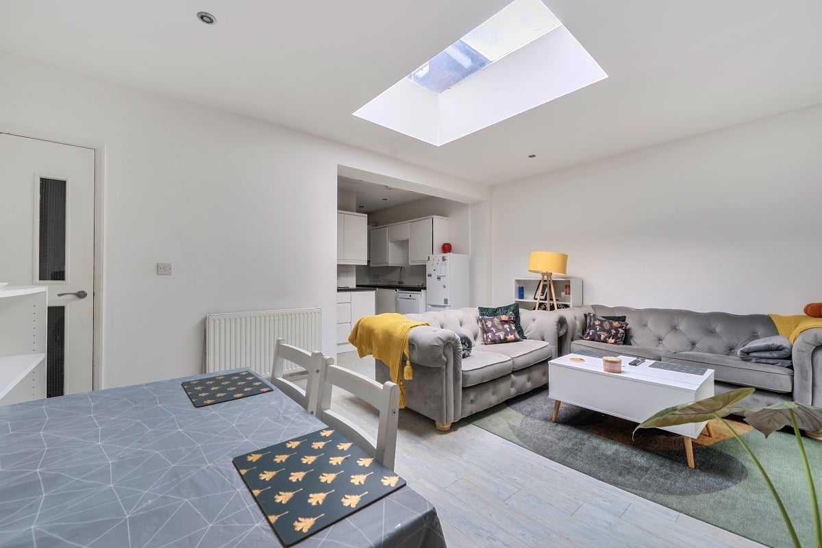 Flat Upton Road in Watford