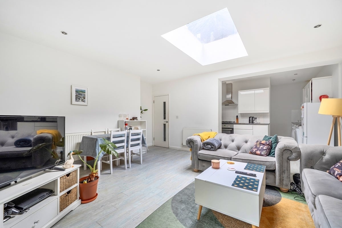 Flat Upton Road in Watford