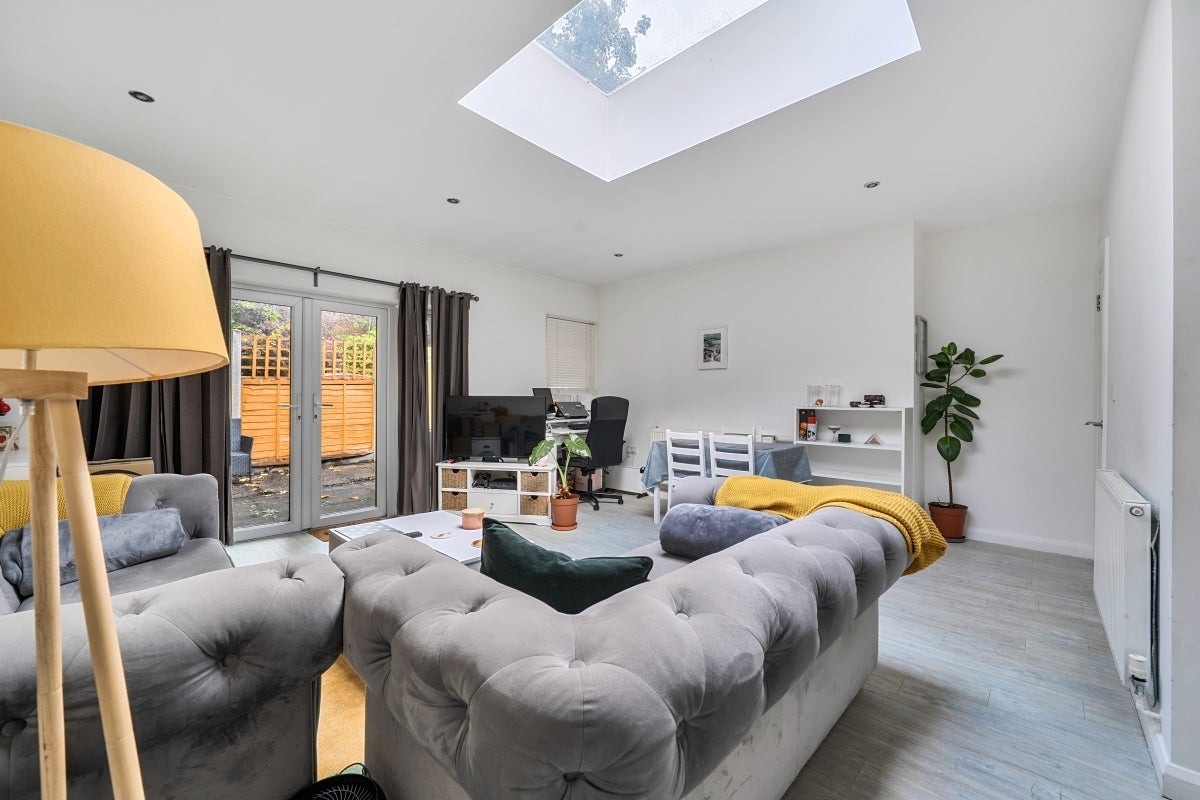 Flat Upton Road in Watford
