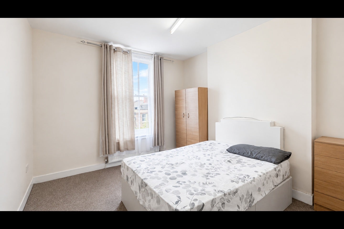 Flat Warlock Road in City of Westminster