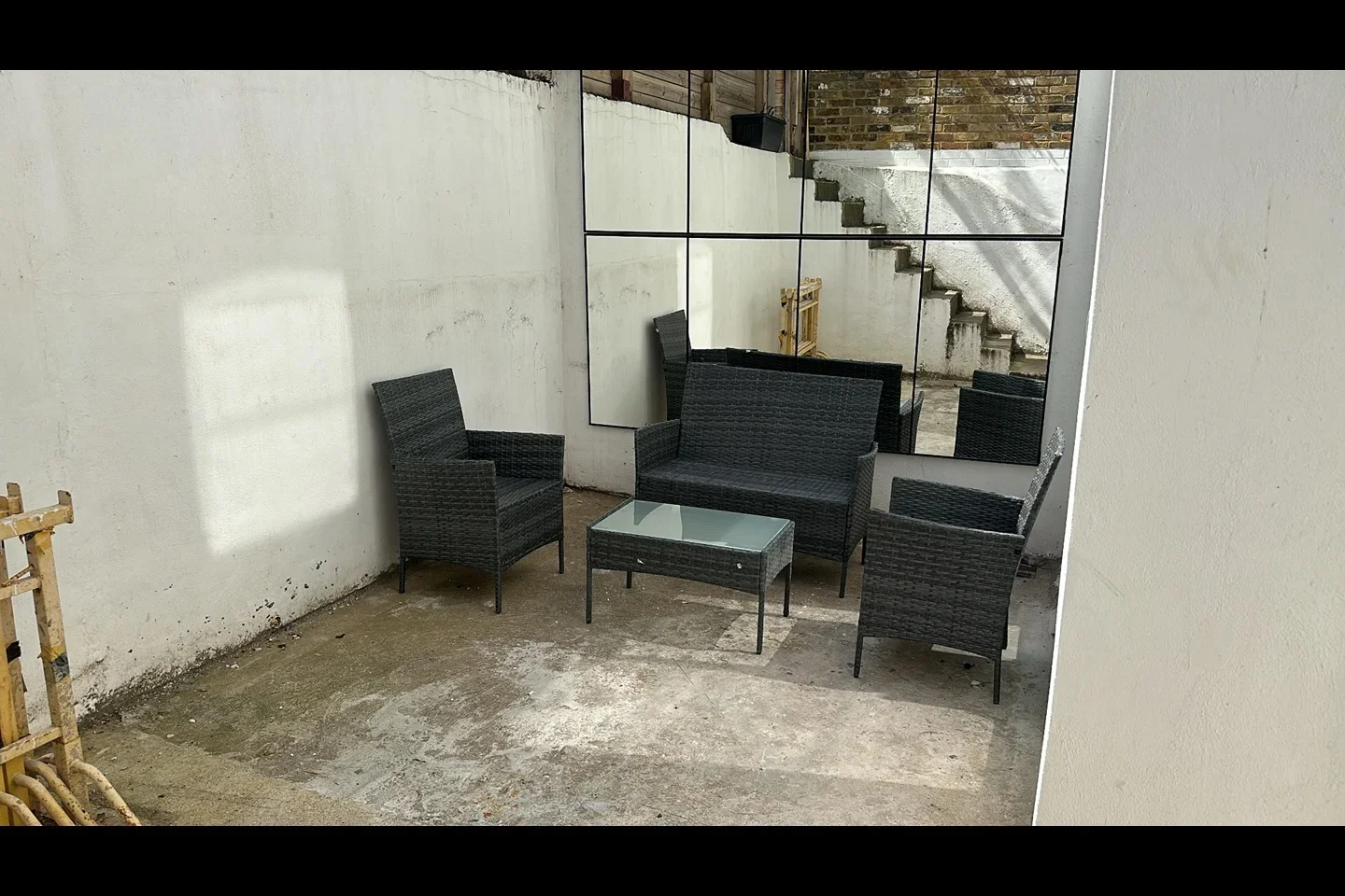 Flat Warwick Road in Greater London