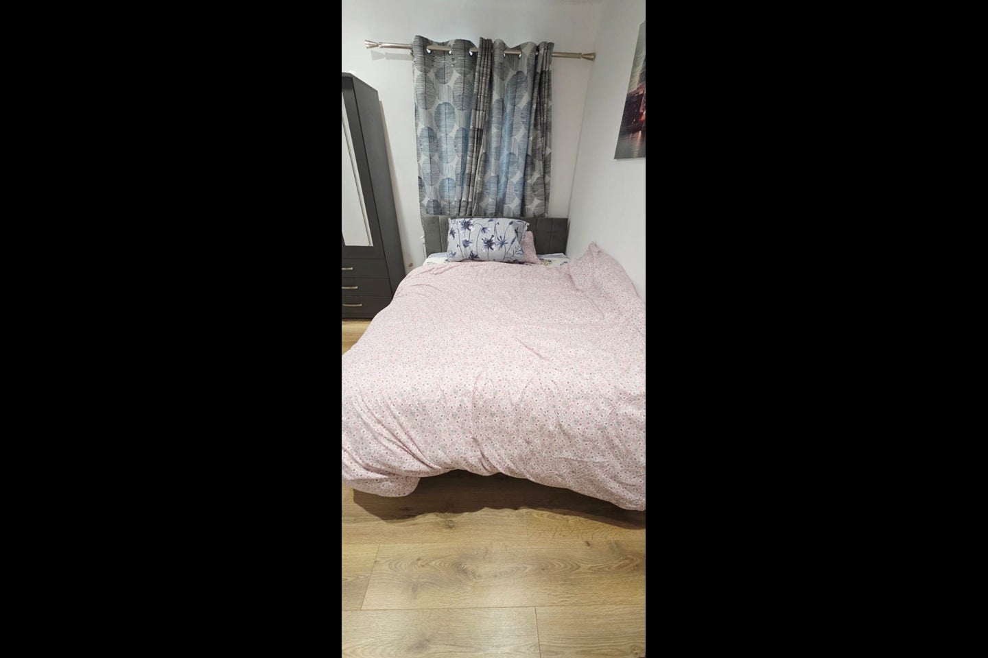 Room Pinner Road in Greater London