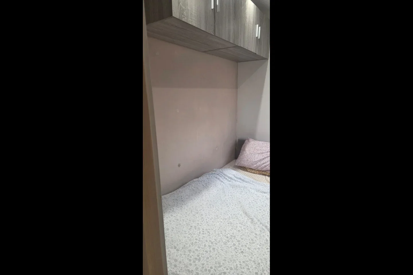 Room Pinner Road in Greater London