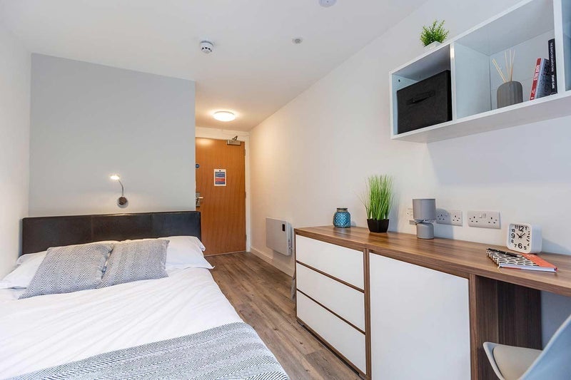 Room Servia Road in Leeds