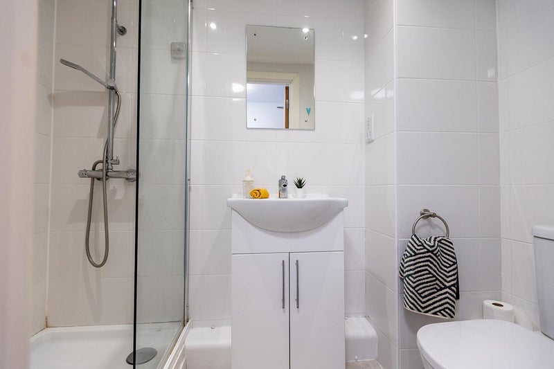 Room Servia Road in Leeds