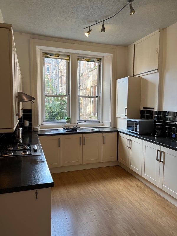 Room Minard Road in Glasgow