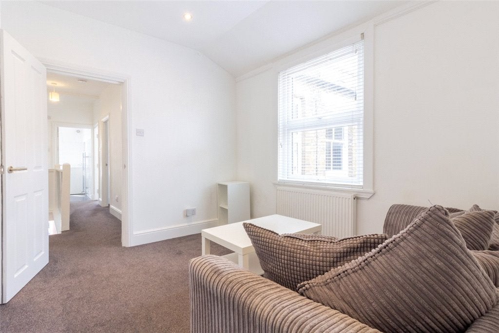 Flat Aylesbury Road in Greater London