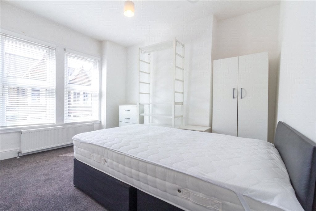 Flat Aylesbury Road in Greater London