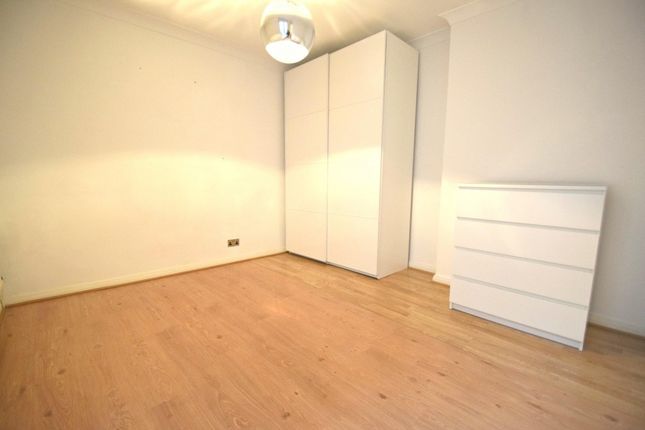 Flat Queensborough Terrace in City of Westminster