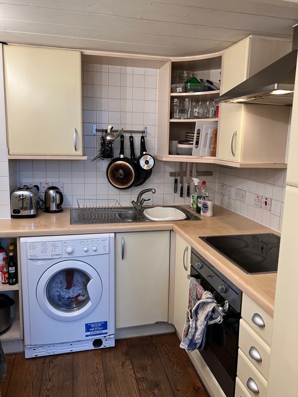 Room Scholars' Place in Greater London