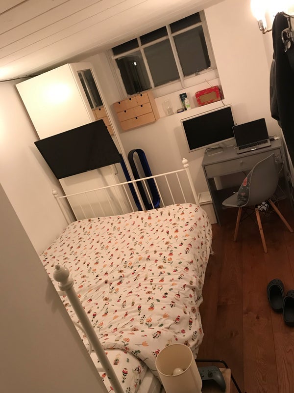 Room Scholars' Place in Greater London