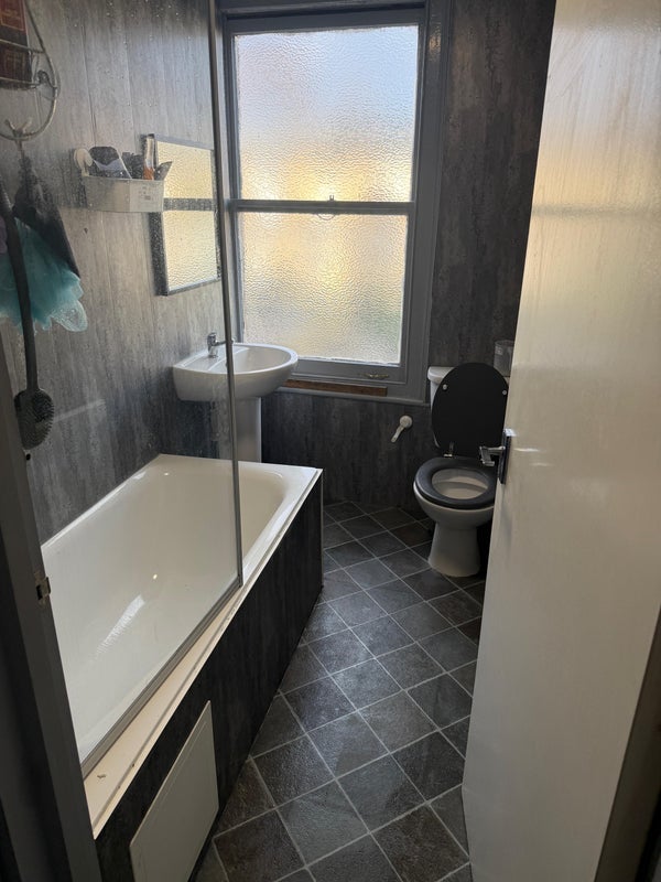 Room Claremont Road in Greater London