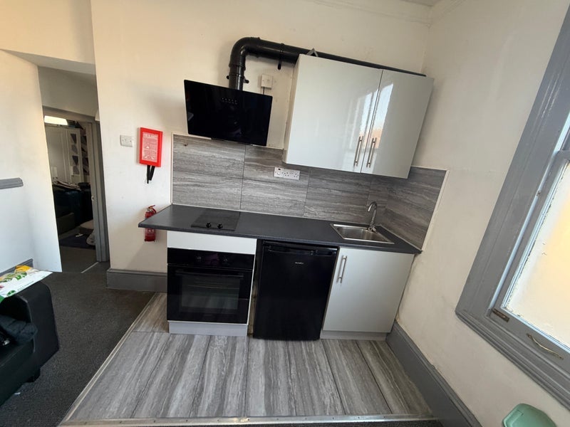 Flat Claremont Road in Greater London