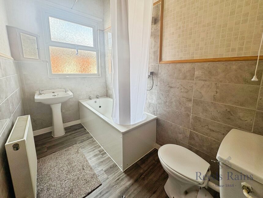 Flat Lovat Road in Preston