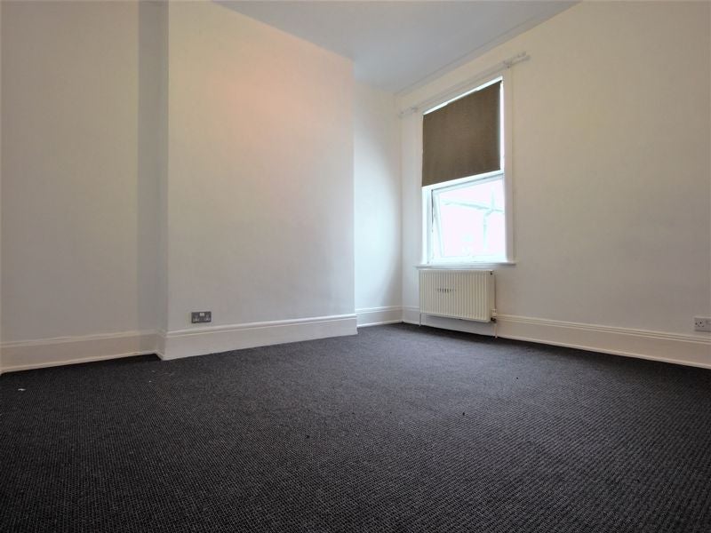 Flat Latymer Road in Greater London