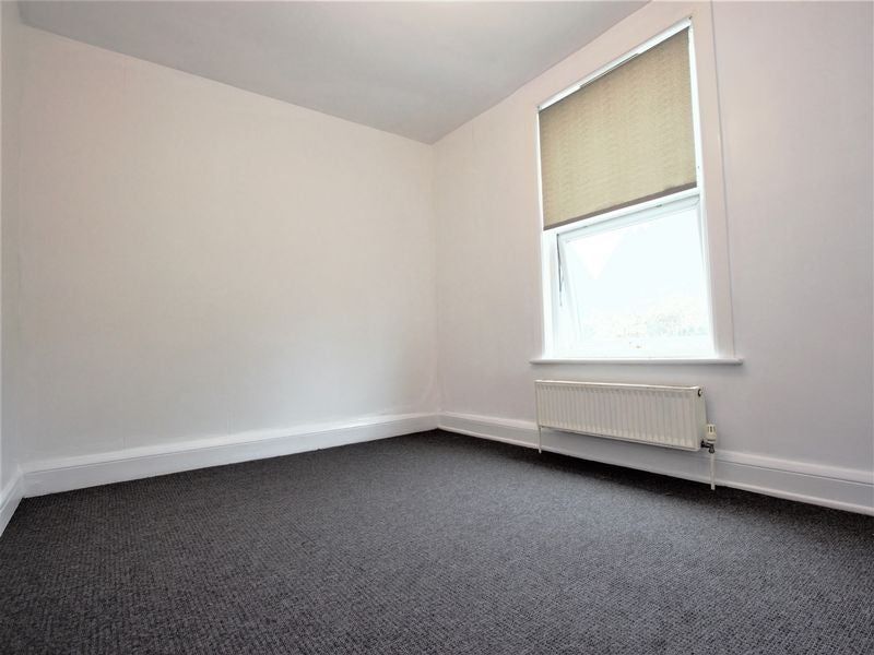 Flat Latymer Road in Greater London
