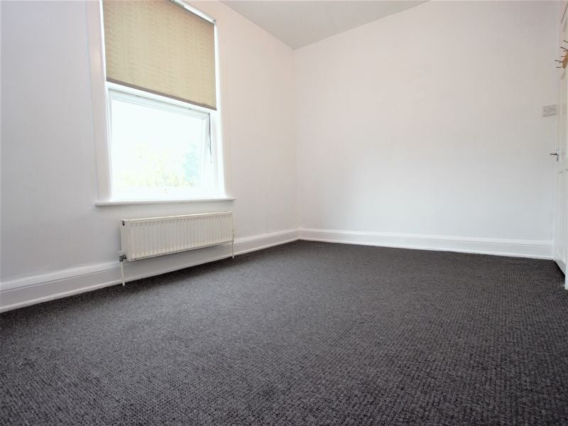 Flat Latymer Road in Greater London