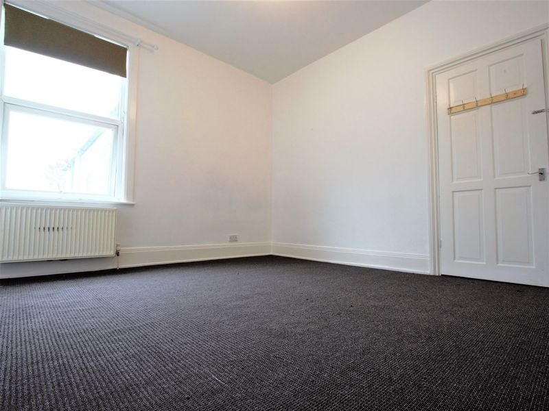 Flat Latymer Road in Greater London