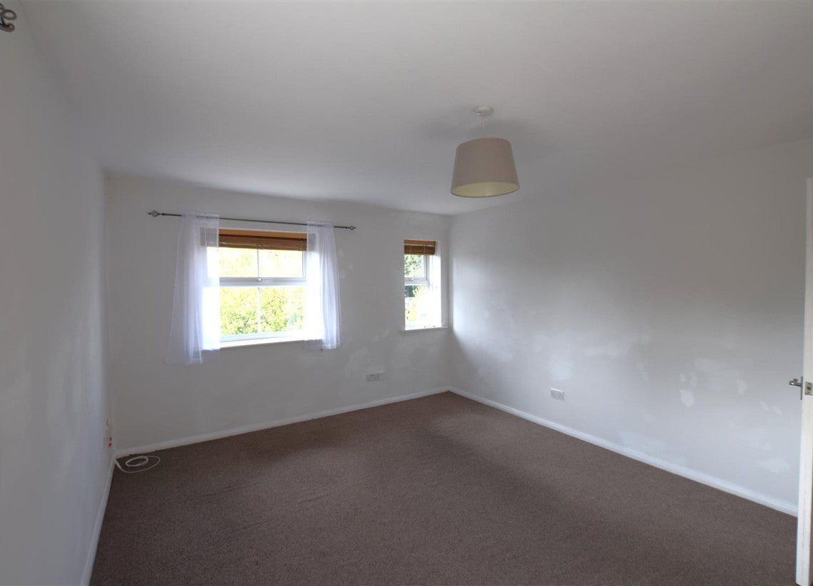 Flat Drapers Field in Coventry
