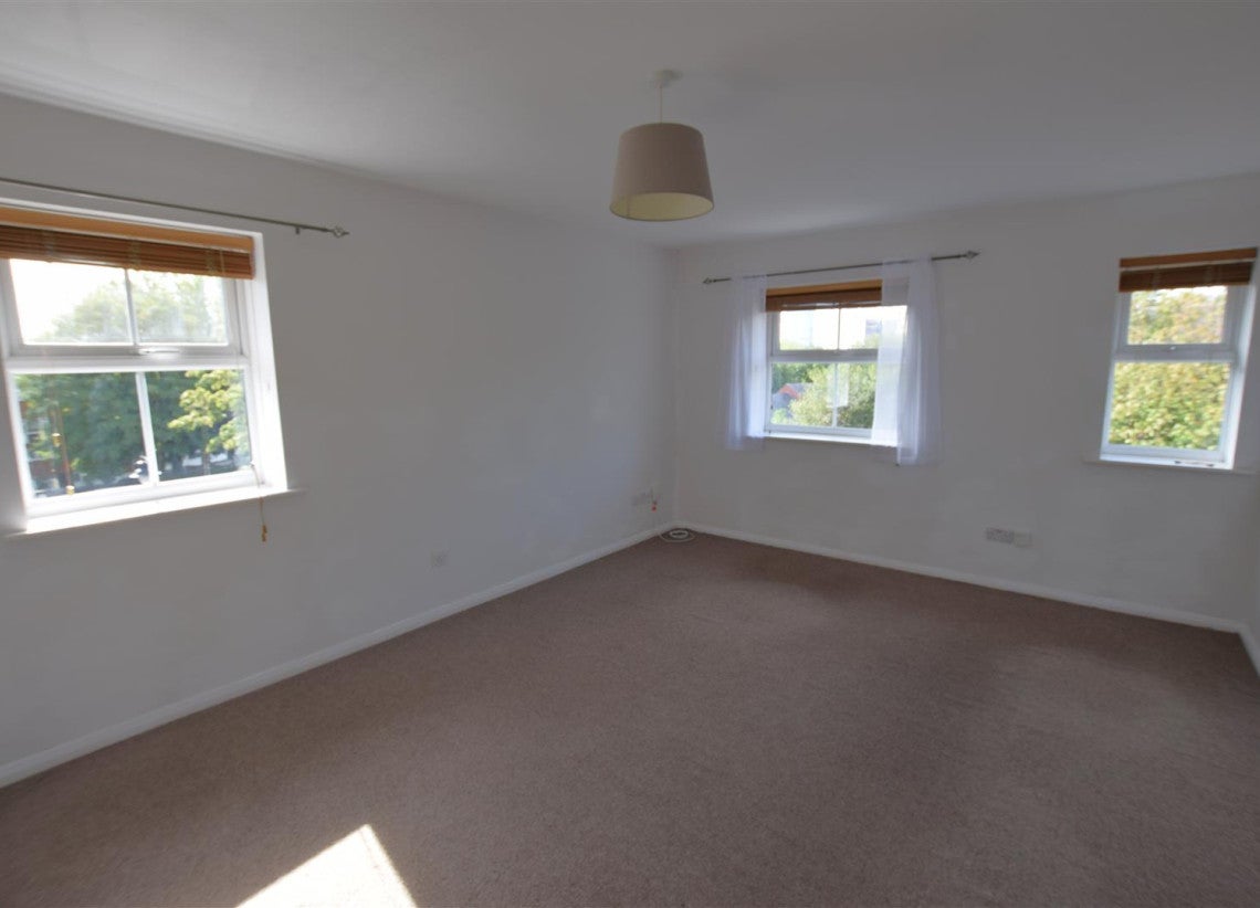 Flat Drapers Field in Coventry