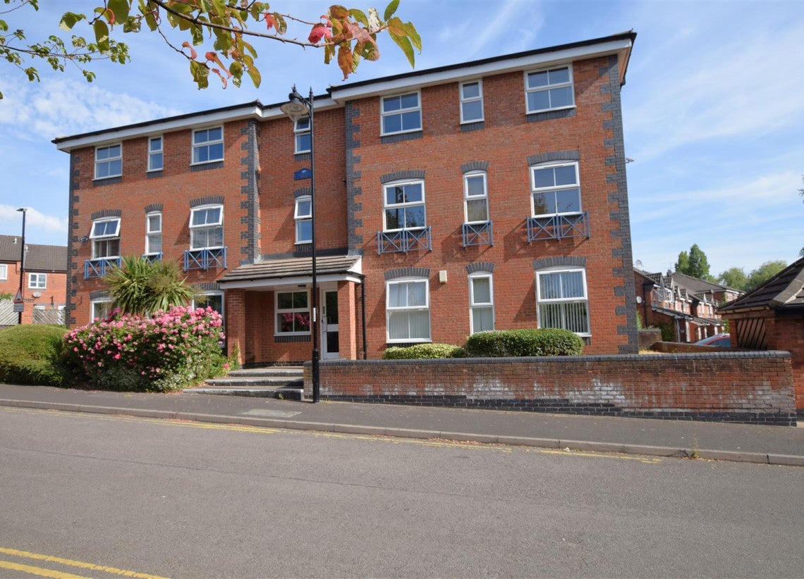 Flat Drapers Field in Coventry