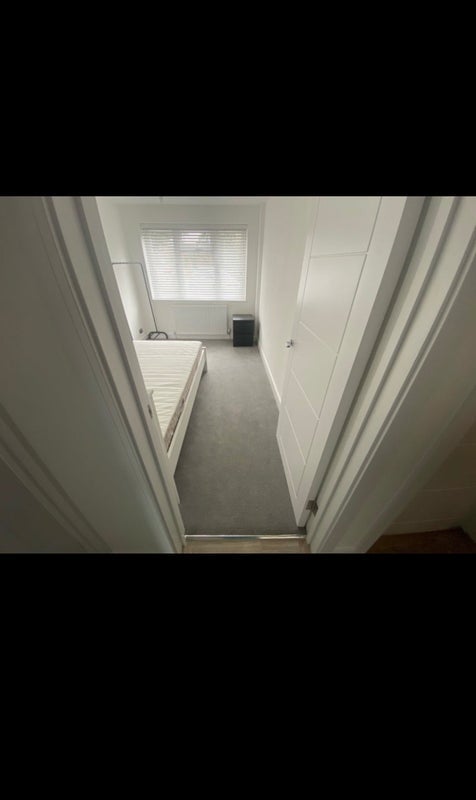 Flat Bath Road in Maidenhead