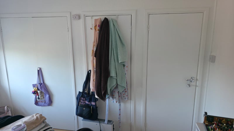 Room Courtlands Avenue in Greater London