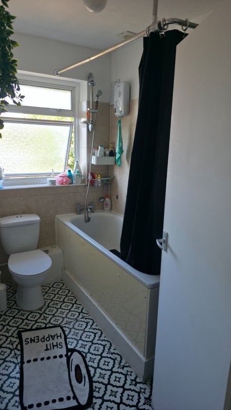 Room Courtlands Avenue in Greater London