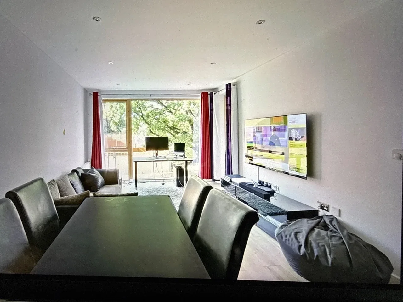 Flat Ebony Crescent in Greater London