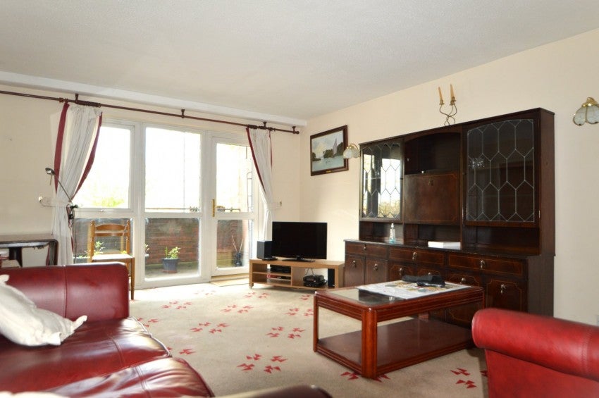 Flat Stoke Poges Lane in Slough