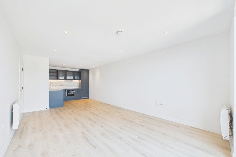 Flat Pembroke Broadway in Surrey Heath