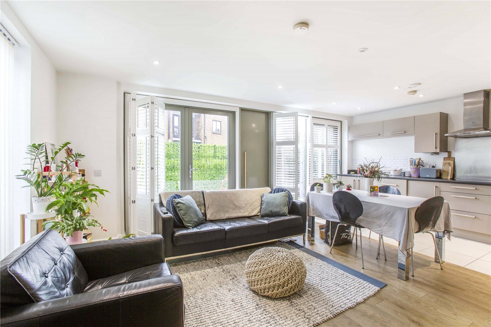 Flat Ben Jonson Road in Greater London