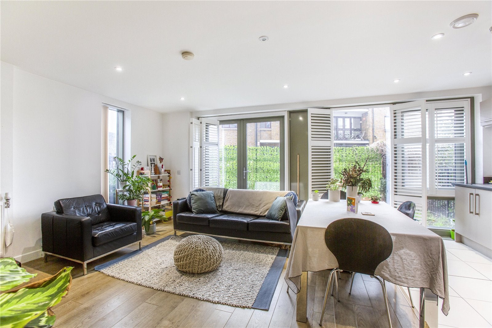 Flat Ben Jonson Road in Greater London