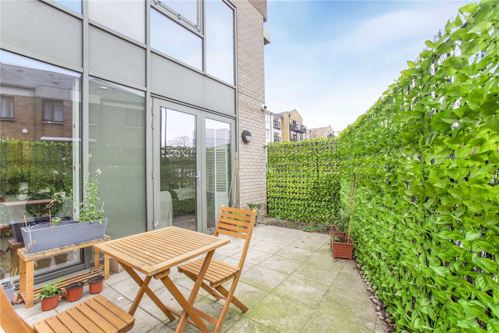 Flat Ben Jonson Road in Greater London