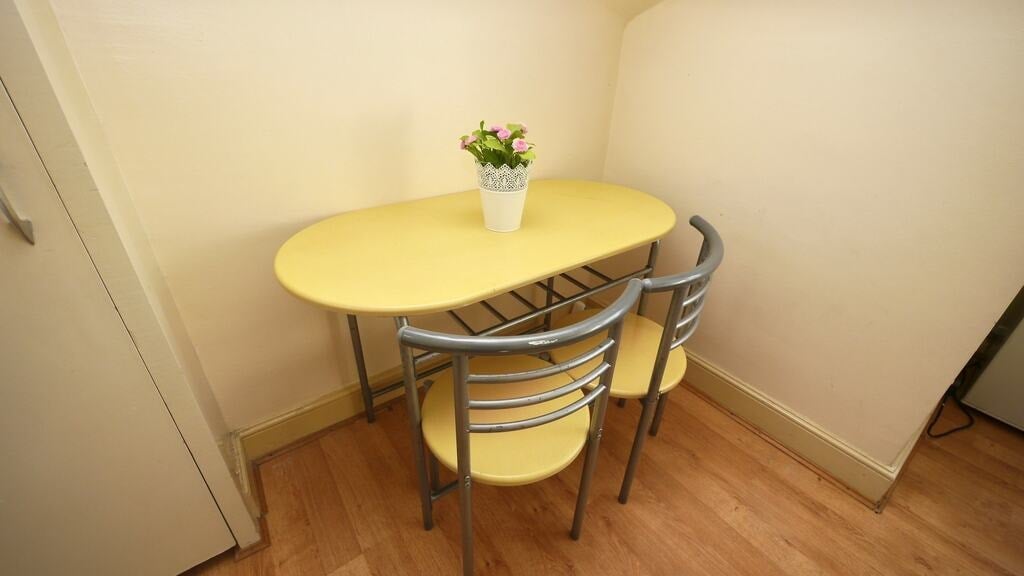 Room Mapesbury Road in Greater London