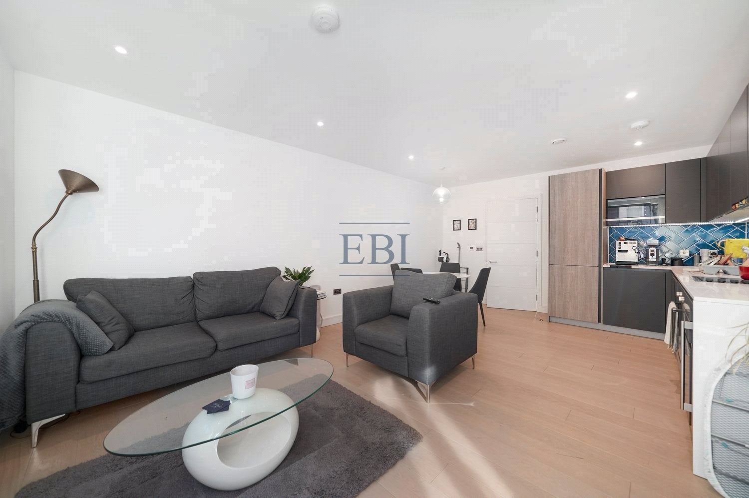 Flat Cremer Street in Greater London