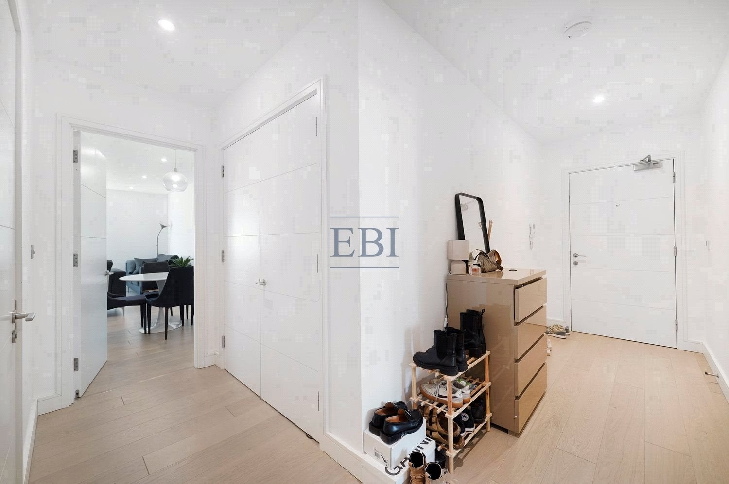Flat Cremer Street in Greater London