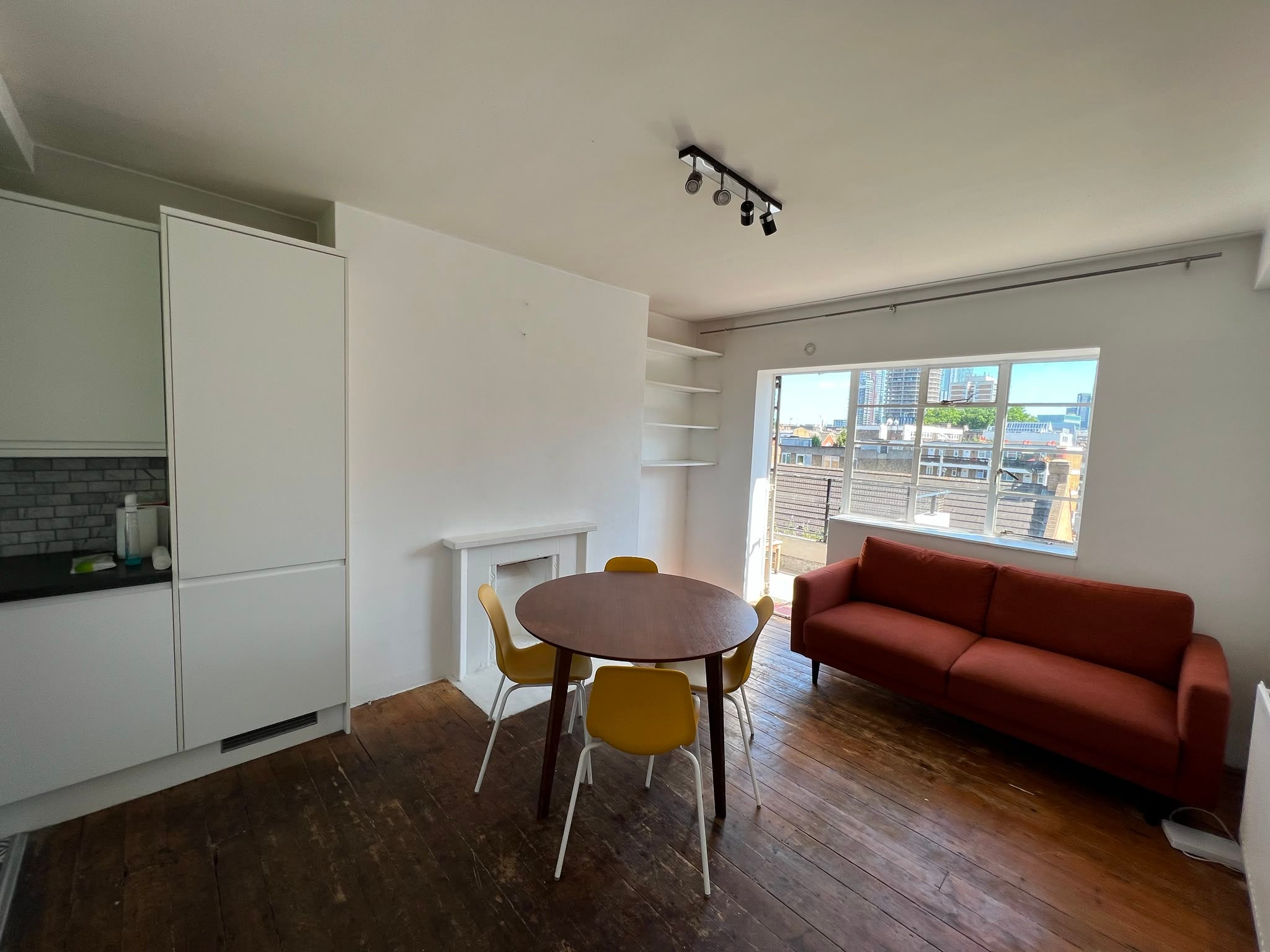 Flat Bevenden Street in Greater London