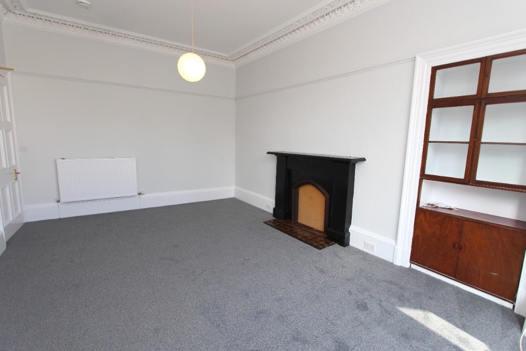 Flat Morningside Road in City of Edinburgh