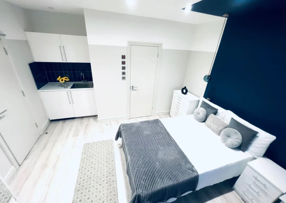 Room Hurley Road in Greater London