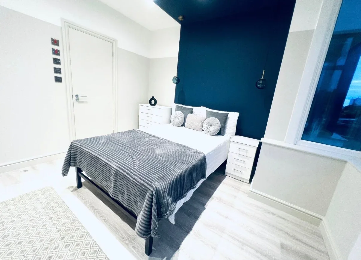 Room Hurley Road in Greater London