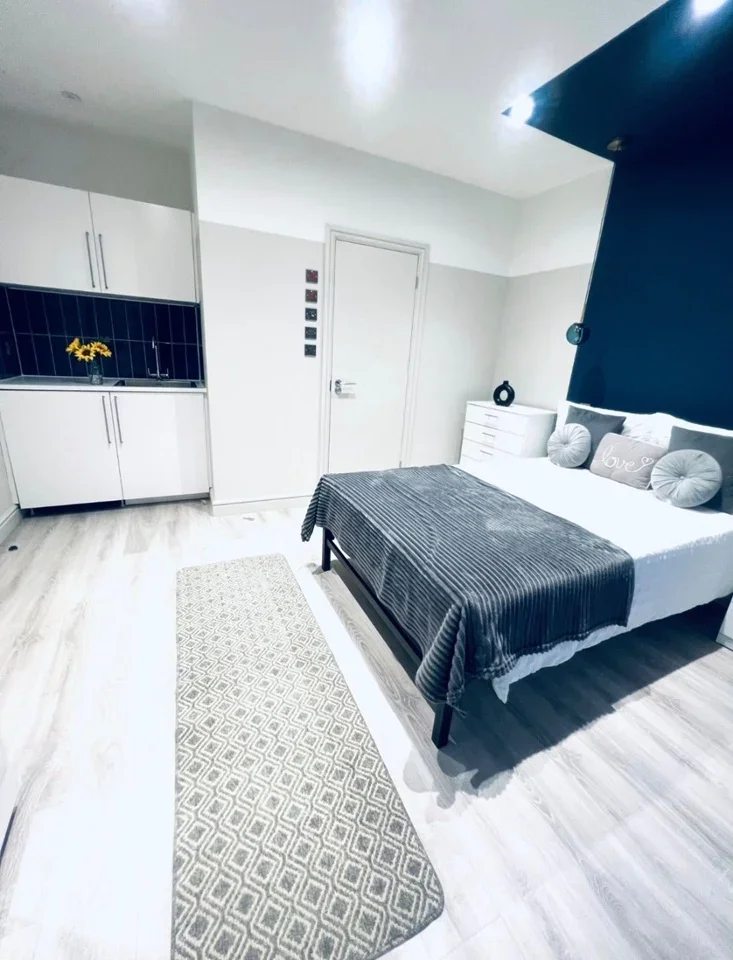 Room Hurley Road in Greater London